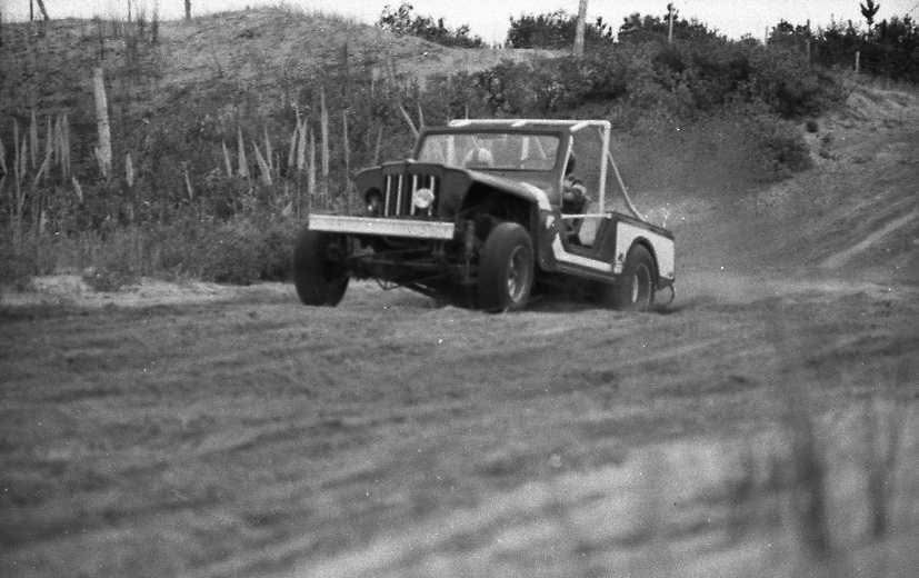 Jeep en curva